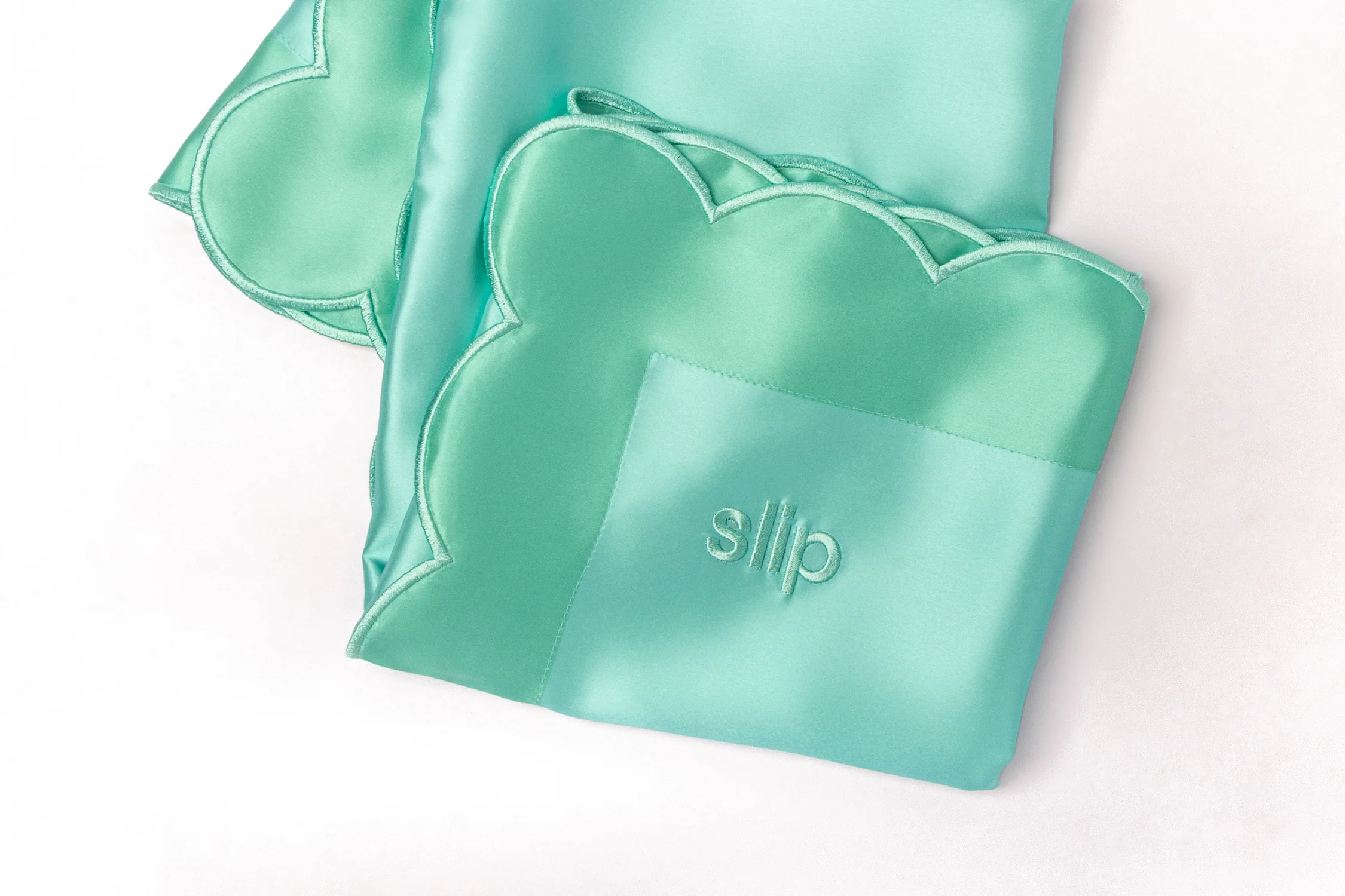 Turquoise Queen Zippered Pillowcase with Scalloped Edge - Image 5
